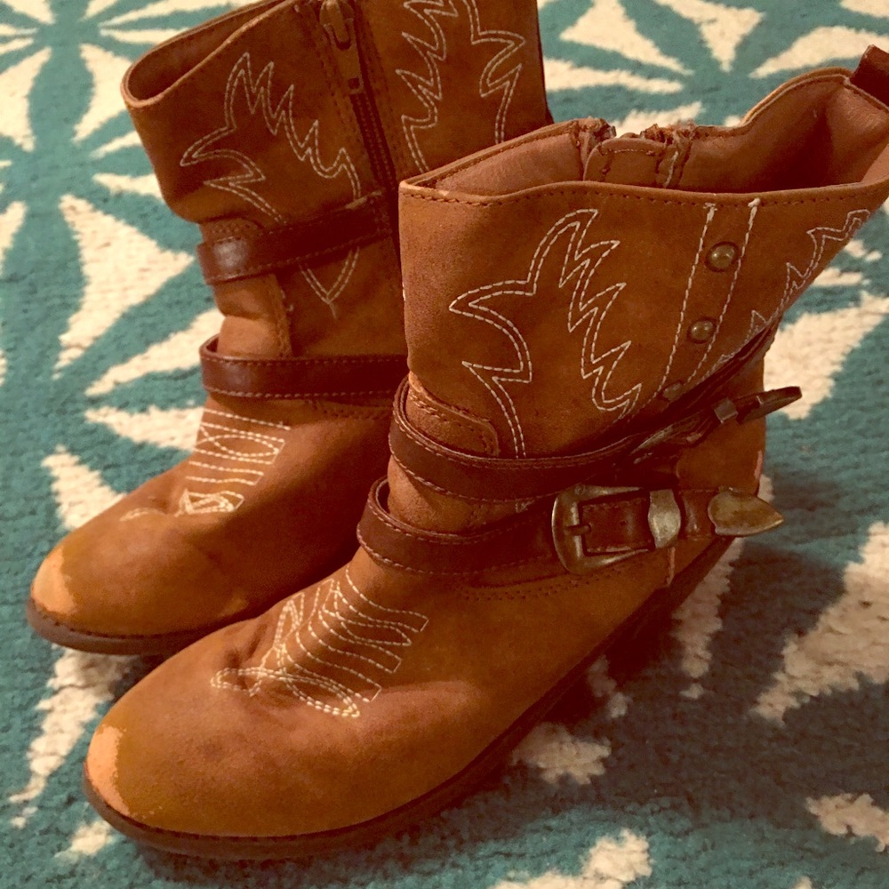 *FREE WITH $10 purchase* Faded Glory Cowgirl Boots